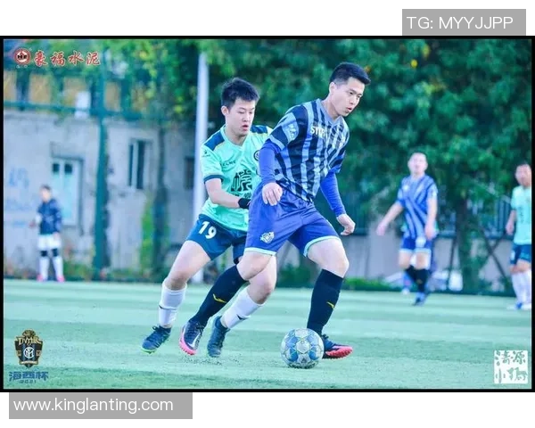 随便解说足球明星的人如何影响球迷对比赛的理解与热情